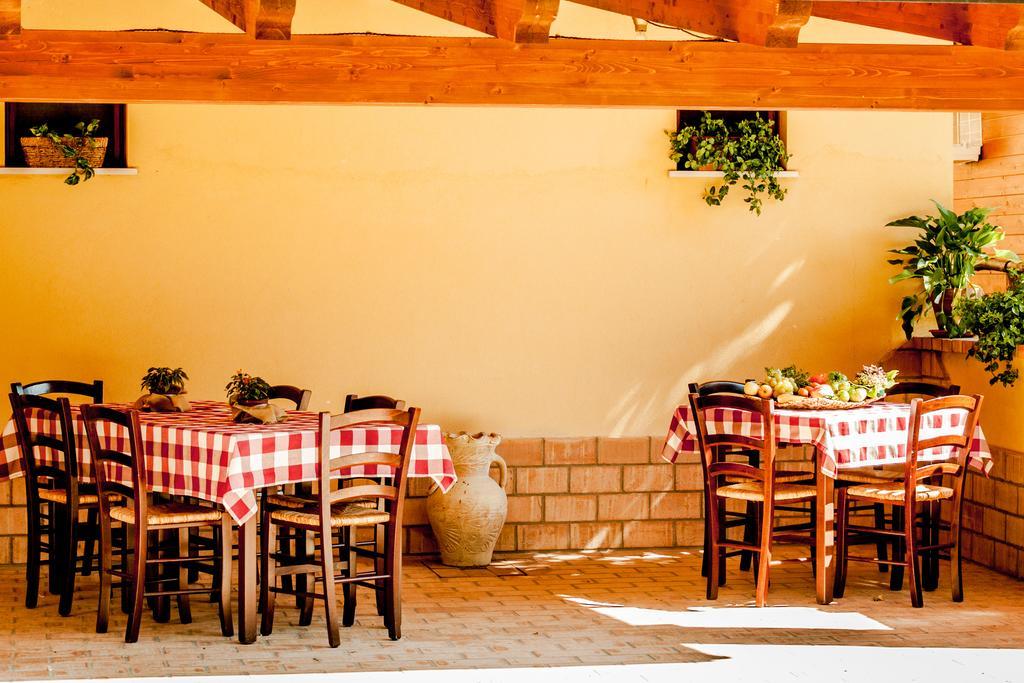 La Taverna Dei Briganti Hotel Cotronei Eksteriør billede